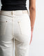 Achterkant detail off white stretch jeans golden button