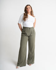 Olijfgroene linnen damesbroek met extra lange lengtemaat