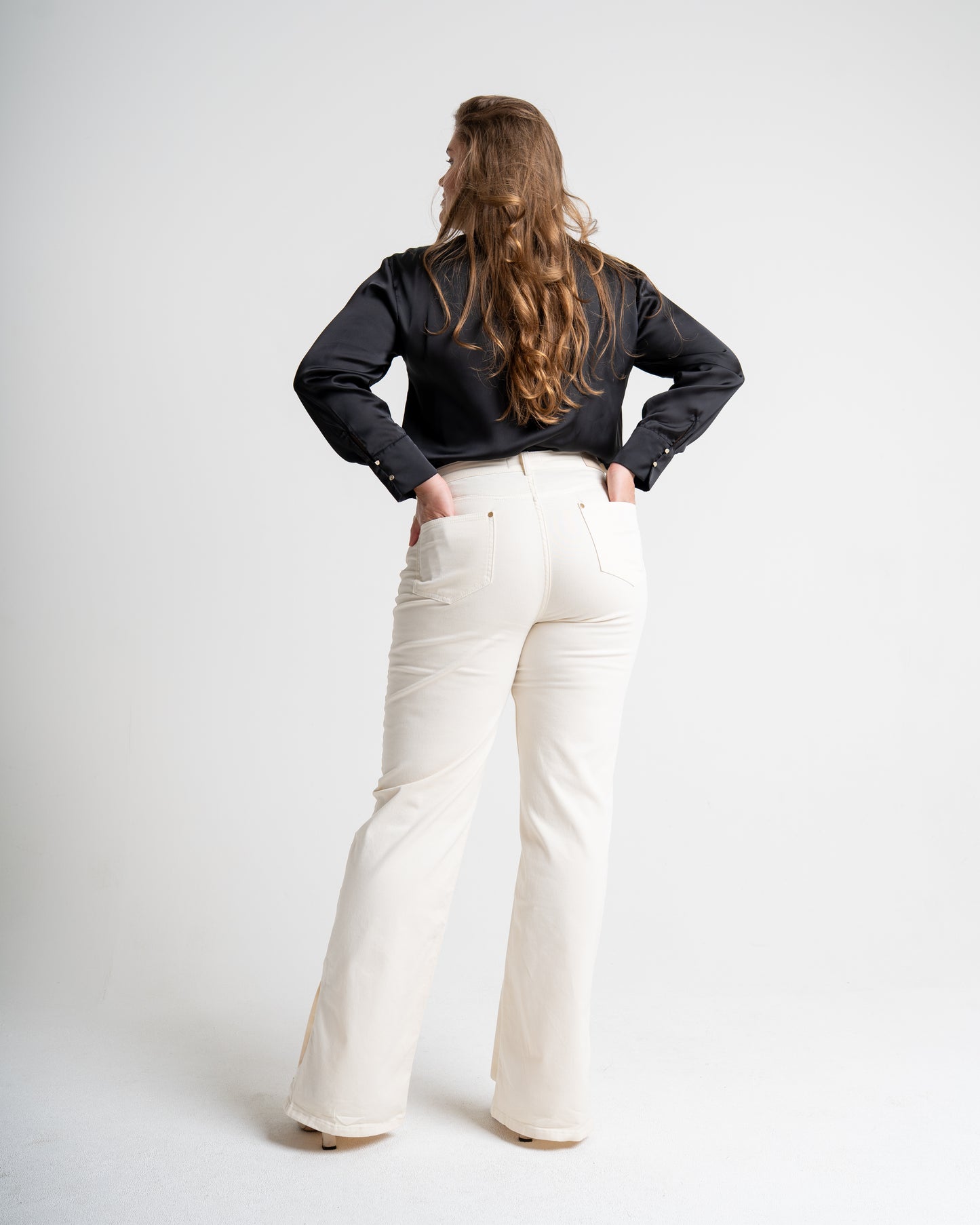 Achterkant vrouw off white tall dames jeans